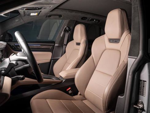 Used 2024 Porsche Macan Turbo Electric image 4