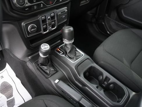 Used 2023 Jeep Gladiator Willys image 27