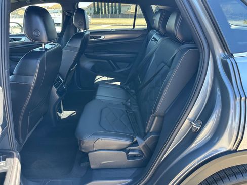 Used 2025 Volkswagen Atlas Cross Sport SE image 28