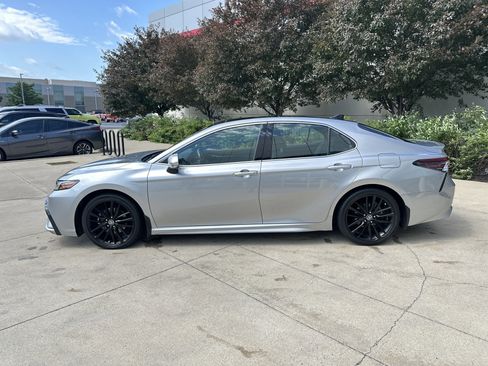 Used 2022 Toyota Camry XSE w/ Navigation Package FWD image 9