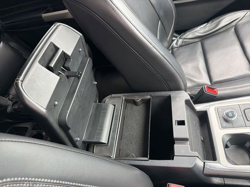 Used 2021 Ford Explorer XLT w/ Equipment Group 202A image 40