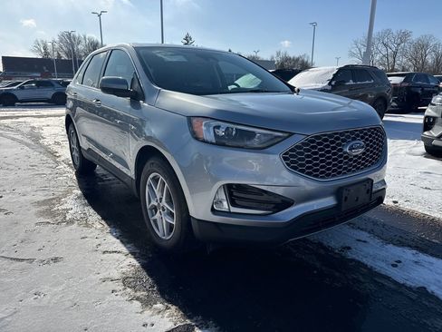 Used 2024 Ford Edge SEL w/ Convenience Package image 4