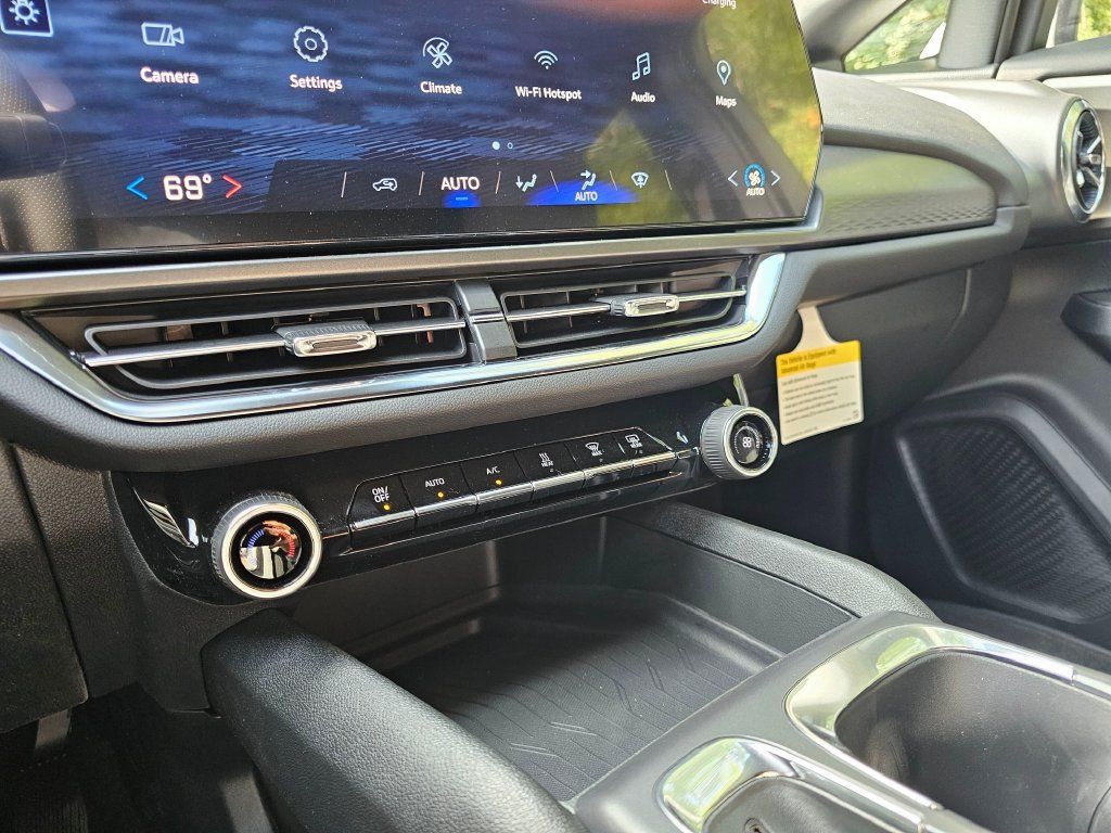 New 2026 Chevrolet Equinox EV LT FWD image 28