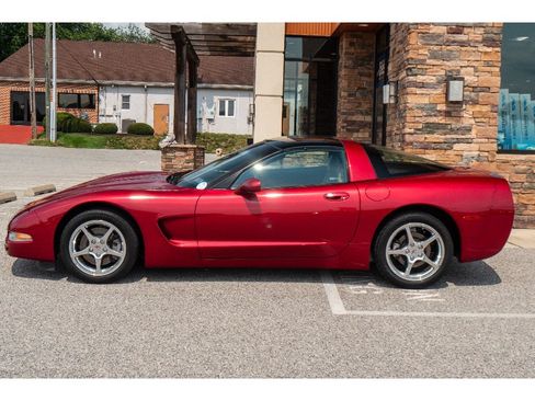 Used 2000 Chevrolet Corvette Coupe w/ Memory Pkg RWD image 6