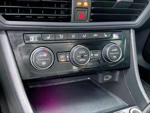 Used 2019 Volkswagen Jetta SEL image 32