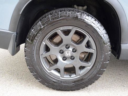 Used 2025 Honda Pilot TrailSport image 11