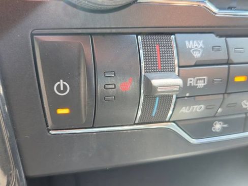 Used 2018 Ford Explorer XLT w/ Equipment Group 202A AWD/4WD image 33
