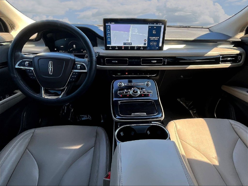 Used 2022 Lincoln Nautilus FWD w/ Premium Package image 7