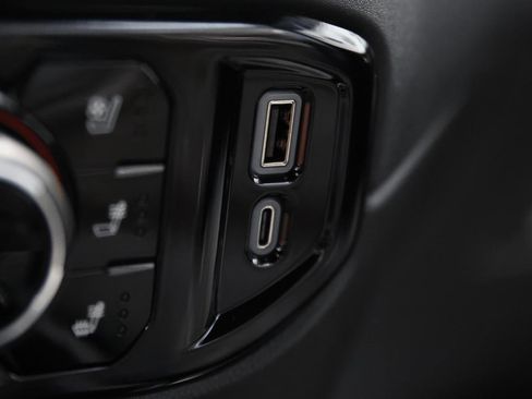 Used 2025 Chevrolet Silverado 2500 High Country w/ Technology Package image 33