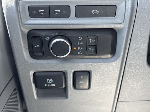 Used 2023 Ford F150 Lightning XLT AWD/4WD image 37
