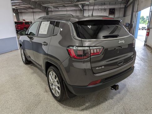 Used 2024 Jeep Compass Latitude AWD/4WD image 5