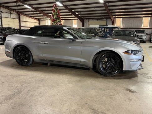 Used 2022 Ford Mustang Premium image 5