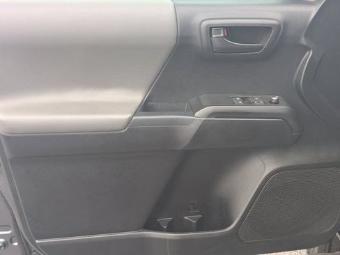 Used 2018 Toyota Tacoma SR w/ SR Convenience Package RWD image 10