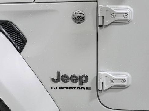 Used 2023 Jeep Gladiator Overland image 17