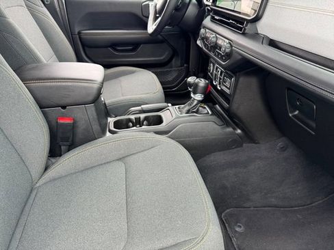 Certified 2025 Jeep Wrangler Sahara w/ Safety Group image 20