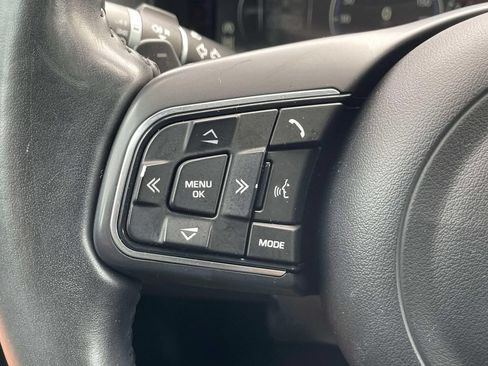 Used 2018 Jaguar XF Premium AWD/4WD image 25