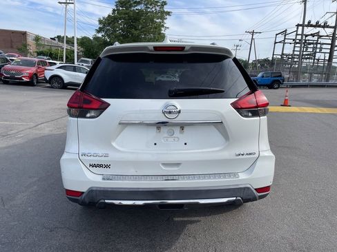 Used 2017 Nissan Rogue SV w/ SV Premium Package AWD/4WD image 4