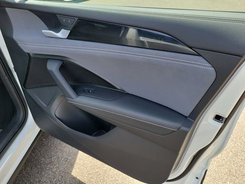 Used 2025 Volkswagen Tiguan SE w/ Panoramic Sunroof Package image 35