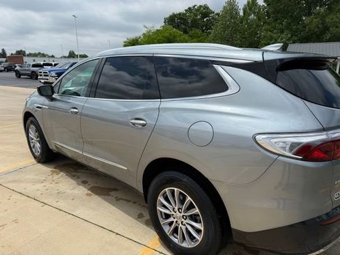 Used 2023 Buick Enclave Essence FWD image 5