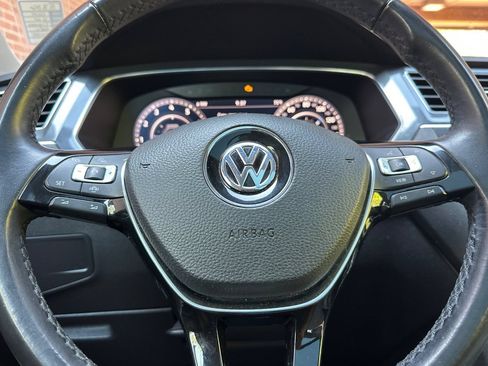 Used 2019 Volkswagen Tiguan SEL w/ 3rd Row Seat Package AWD/4WD image 31