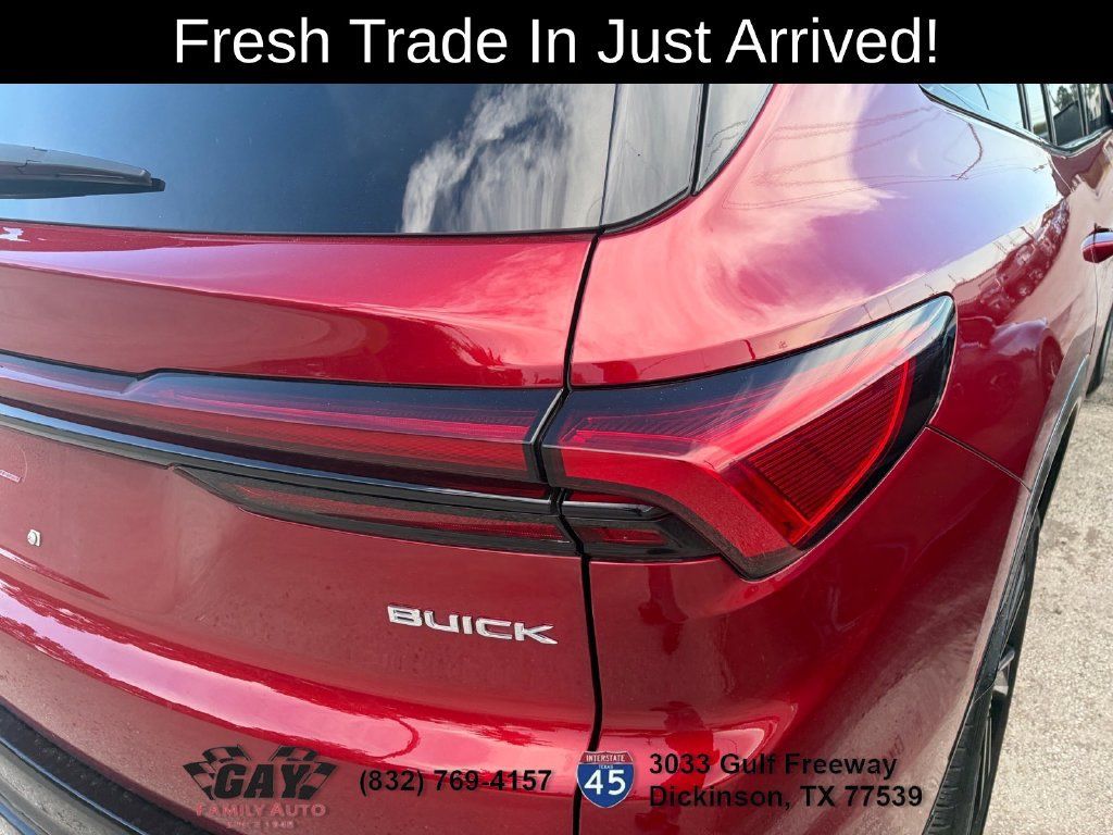 Used 2025 Buick Enclave Sport Touring w/ LPO, All-Weather Package FWD image 10