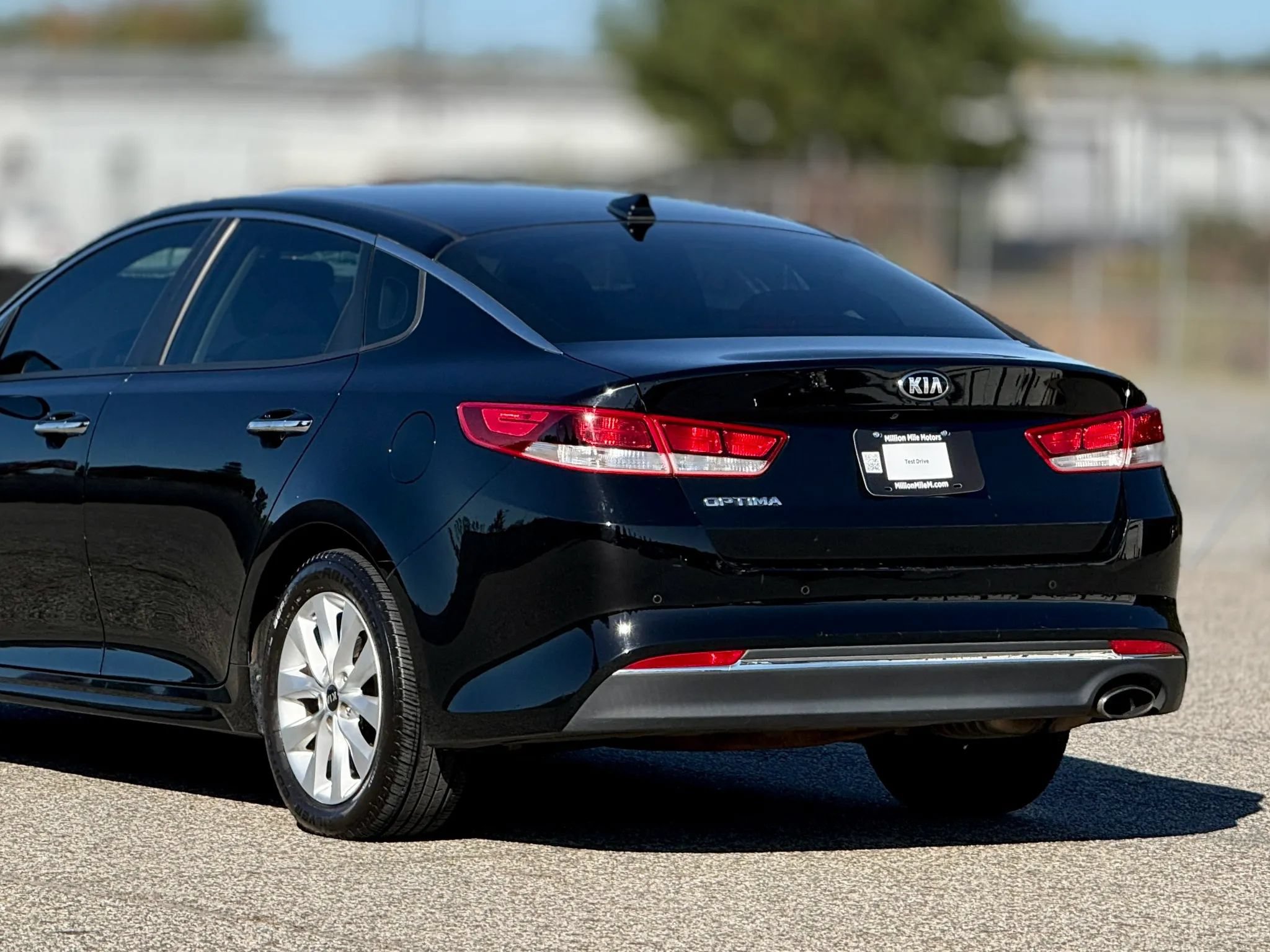 Used 2018 Kia Optima LX w/ 17" Alloy Wheels Package FWD image 16