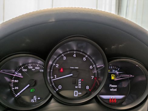 Certified 2025 Porsche Macan image 15