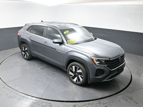 Used 2025 Volkswagen Atlas Cross Sport SE image 47