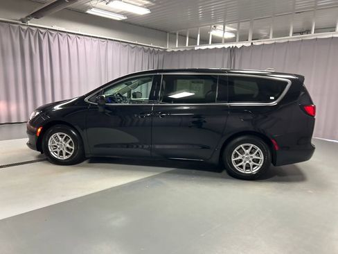 Used 2024 Chrysler Voyager LX image 4