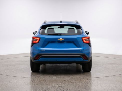 Used 2025 Chevrolet Trax LT FWD image 7