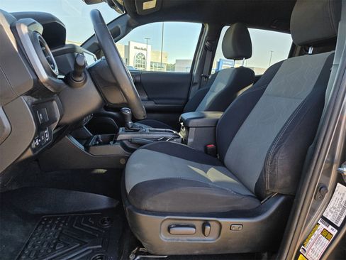 Used 2022 Toyota Tacoma TRD Off-Road image 18