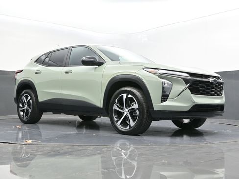 Certified 2024 Chevrolet Trax RS w/ Driver Confidence Package image 34