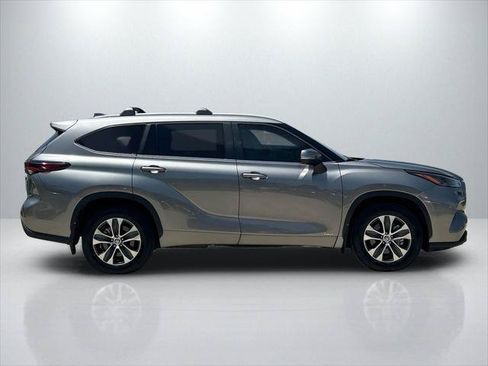 Certified 2026 Toyota Highlander XLE AWD/4WD image 4