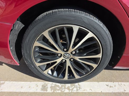 Used 2018 Toyota Camry SE w/ Moonroof Package image 30