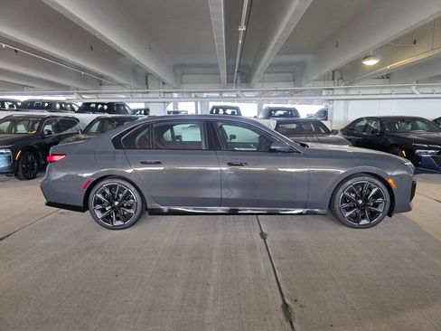 New 2026 BMW 740i w/ Premium Package RWD image 3