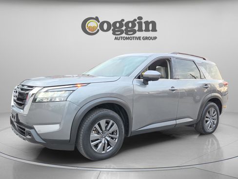 Used 2024 Nissan Pathfinder SV image 1
