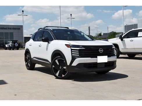 Used 2025 Nissan Kicks SR FWD image 1