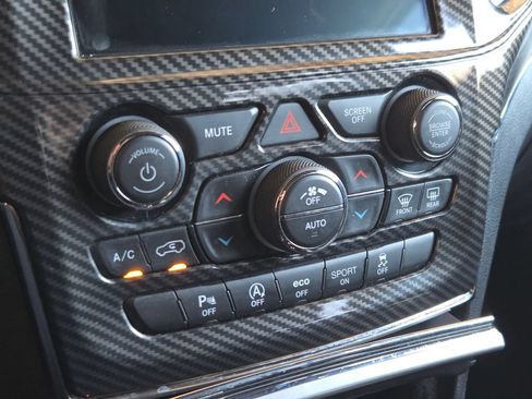 Certified 2019 Jeep Grand Cherokee Limited AWD/4WD image 12