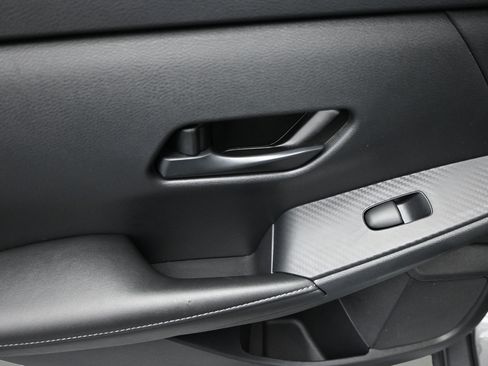 Used 2024 Nissan Sentra SV FWD image 9