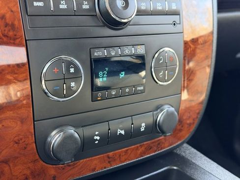 Used 2012 Chevrolet Avalanche LT image 15