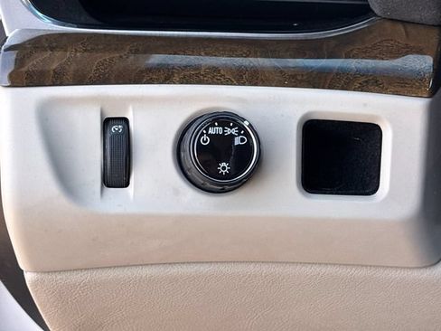 Used 2019 Cadillac Escalade Luxury RWD image 31