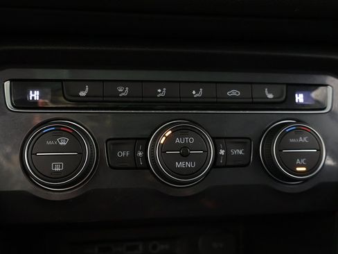 Used 2019 Volkswagen Tiguan SE w/ Panoramic Sunroof Package image 48