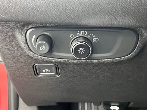 Used 2023 GMC Terrain SLE FWD image 24