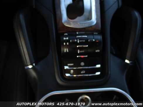 Used 2011 Porsche Cayenne Turbo image 34