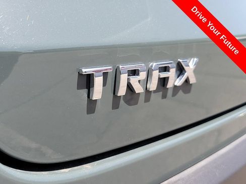 Used 2025 Chevrolet Trax LT FWD image 25