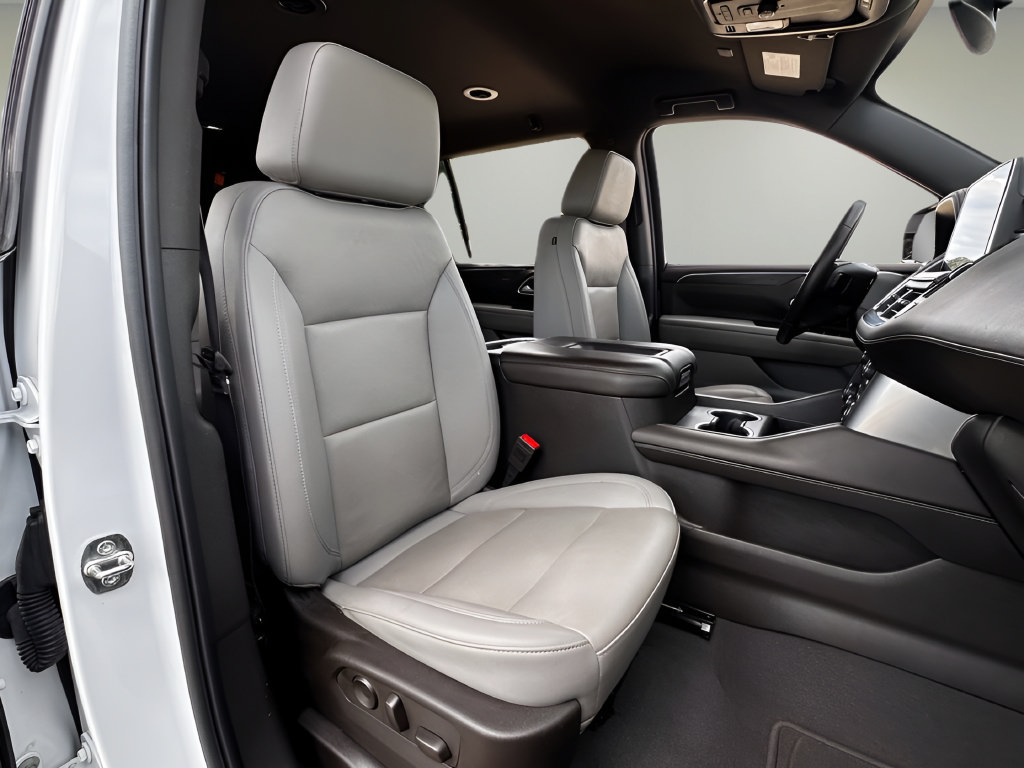 Used 2024 Chevrolet Suburban LT RWD image 21