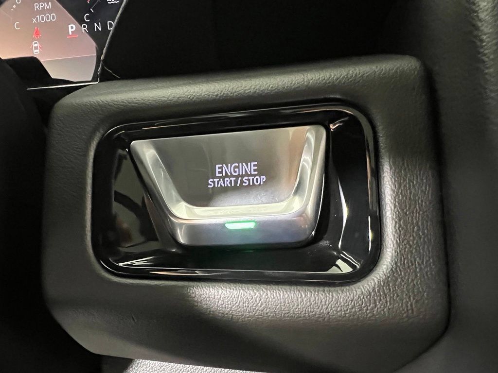 Used 2025 GMC Yukon XL AT4 AWD/4WD image 40