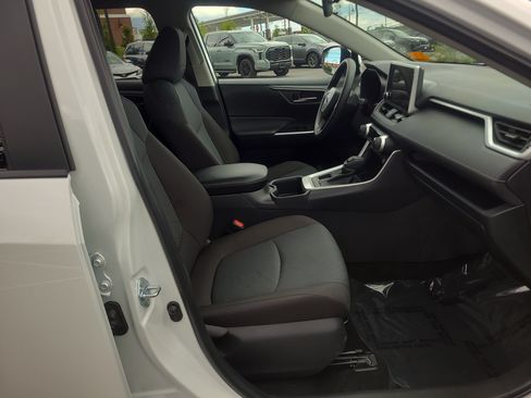 Certified 2025 Toyota RAV4 XLE AWD/4WD image 17