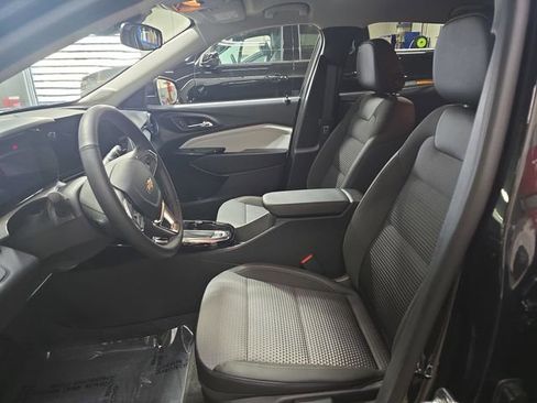 Used 2024 Chevrolet Trax LT w/ Driver Confidence Package image 18