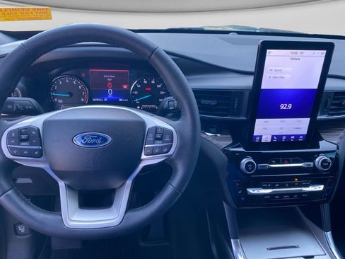 Used 2024 Ford Explorer Limited w/ Limited Technology Package RWD image 15